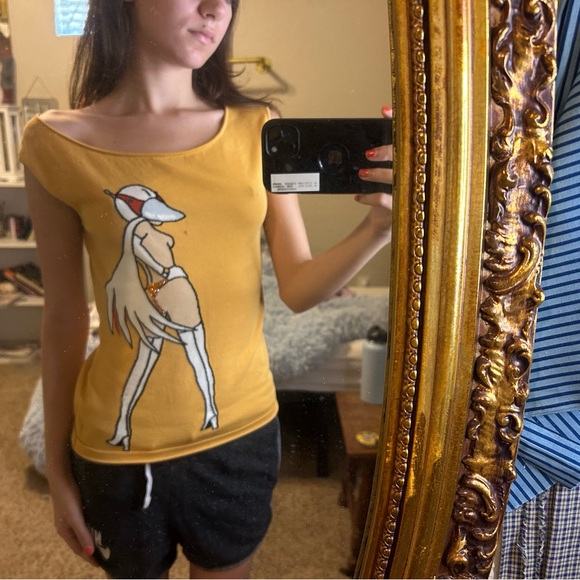 Japanese graphic top - Picture 1 of 3